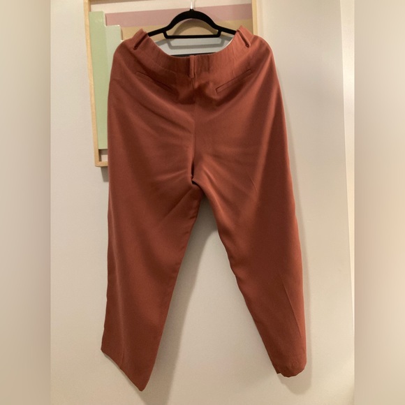 Theory Crepe pant in dusty rose - Picture 3 of 4